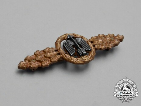 Short-Range Day Fighter Clasp, in Bronze Obverse