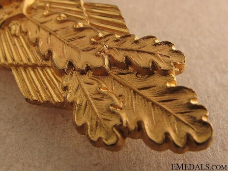 Close Combat Clasp, in Gold, by C. E. Juncker (in tombac) Detail