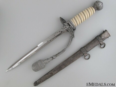 Luftwaffe Ernst Pack & Söhne-made 2nd pattern Dagger Obverse with Scabbard