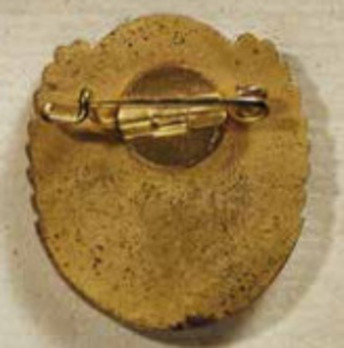 HJ Championship Badge, in Gold (Reichssieger 1942) Reverse