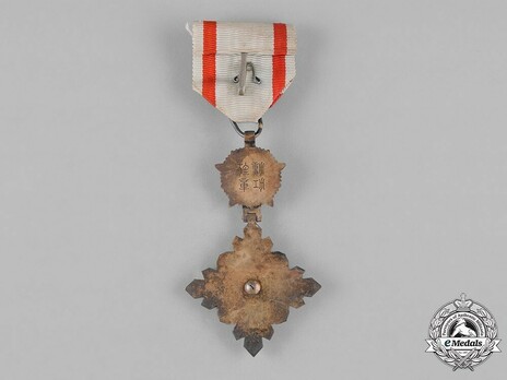 Order of the Auspicious Clouds, IV Class Officer Reverse