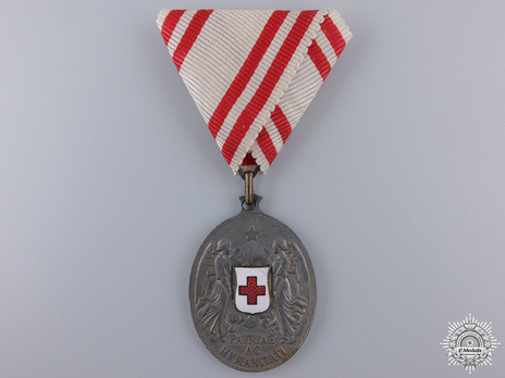 Honour Decoration of the Red Cross, Civil Division, Silver Medal Obverse
