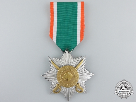 II Class Star (for combat service, with swords) Obverse