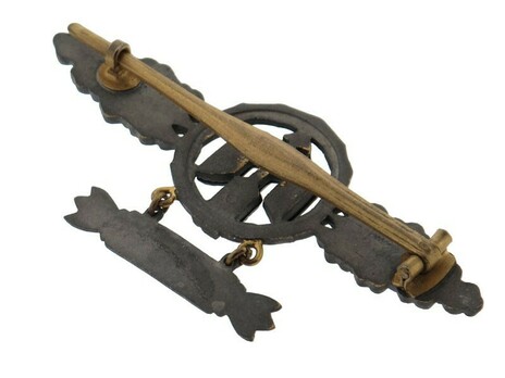 Short-Range Day Fighter Clasp, in Gold (with "500" pendant) Reverse