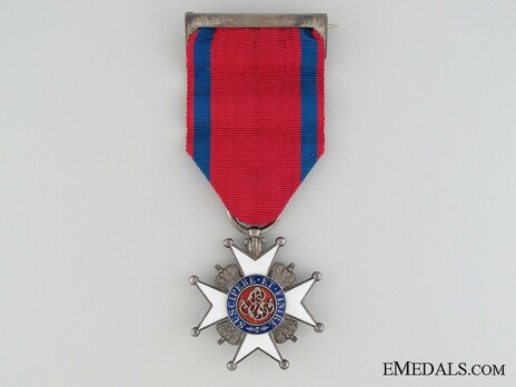 Order of Ernst August, II Class Knight's Cross Obverse