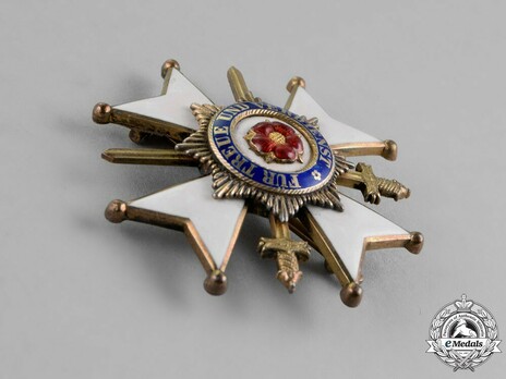 Princely House Order of Schaumburg-Lippe, Officers' Honour Cross with Swords (in silver gilt) Obverse