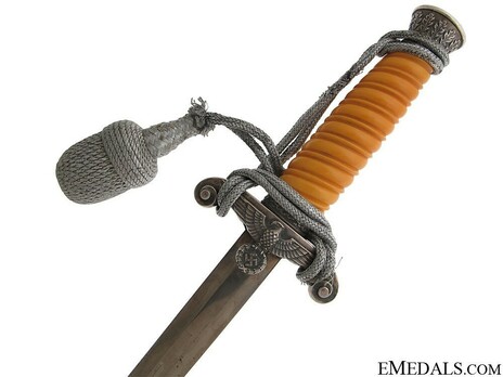 German Army Carl Eickhorn-made Early Version Officer’s Dagger Obverse Grip Detail