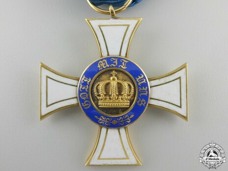 Order of the Crown, Civil Division, Type II, III Class Cross (in gold) Obverse