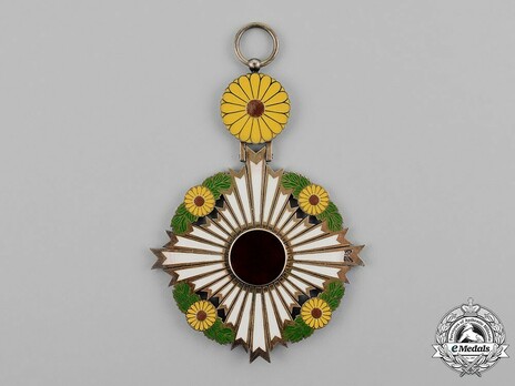 Order of the Chrysanthemum, Grand Cordon Badge Obverse