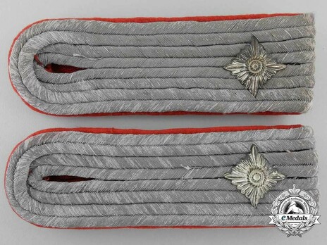 German Army Artillery & Ordnance Oberleutnant Shoulder Boards Obverse