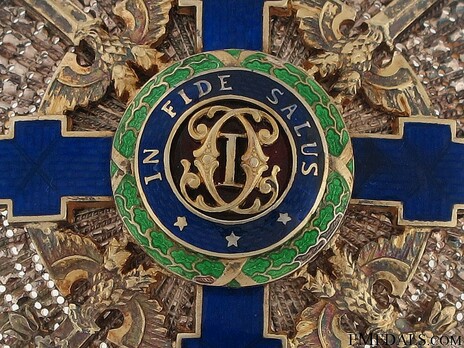 The Order of the Star of Romania, Type II, Military Division, I Class Cross Breast Star Obverse Detail