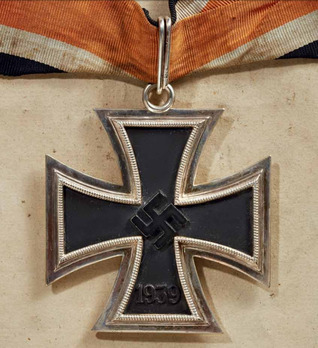 Knight's Cross of the Iron Cross, by C. E. Juncker (L/12 800) Obverse