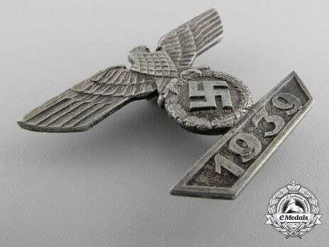 Clasp to the Iron Cross I Class, Type II, by W. Deumer (unmarked) Obverse