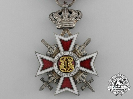 Order of the Romanian Crown, Type II, Military Division, Knight's Cross Obverse