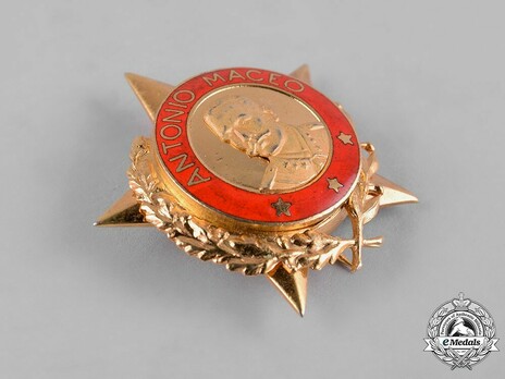 Order of Antonio Maceo, Star Obverse