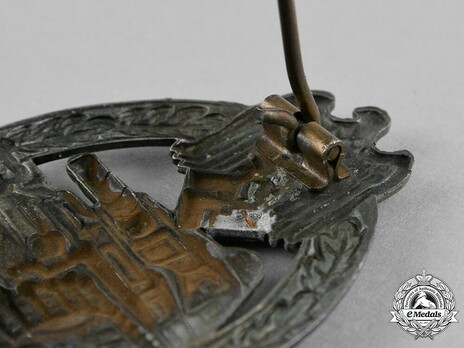 Panzer Assault Badge, in Silver, by B. H. Mayer Detail