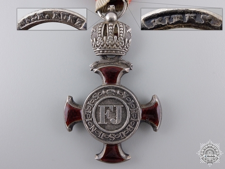 Type III, Military Division, III Class Cross (with crown & swords) Obverse