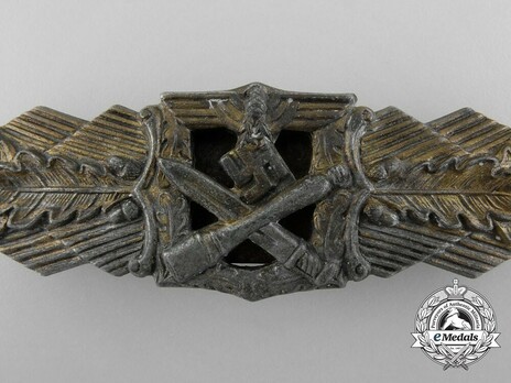 Close Combat Clasp, in Gold, by R. Souval Detail