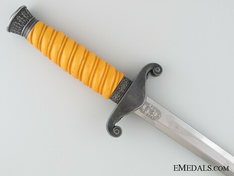 German Army ASSO-made Officer’s Dagger Reverse Grip Detail