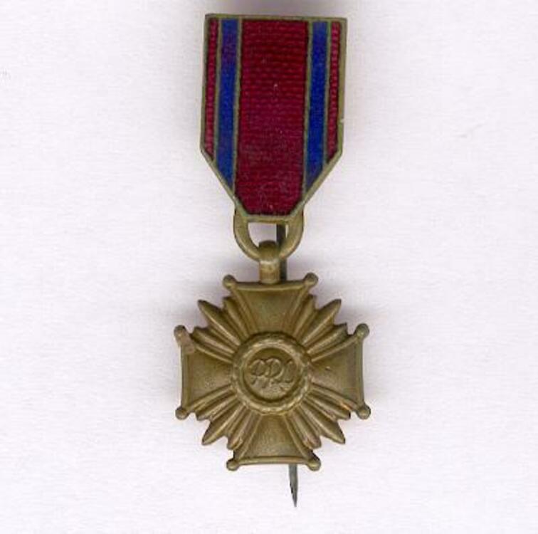 Miniature iii class cross 1952 1989 obverse