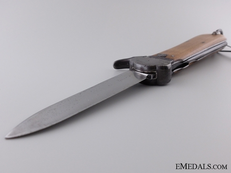 Luftwaffe Gravity Knife (Wartime "Take-Down" version) Obverse