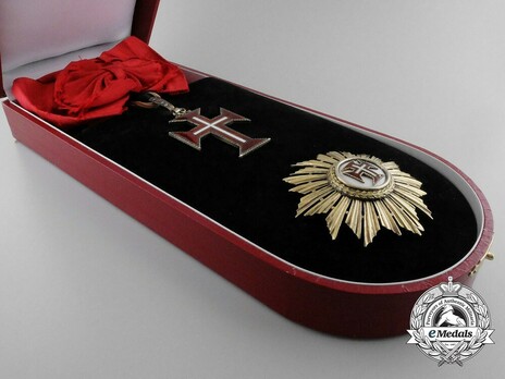 Grand Cross Breast Star Details