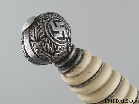 Luftwaffe Ernst Pack & Söhne-made 2nd pattern Dagger Pommel Detail