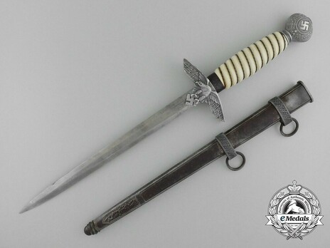 Luftwaffe P. D. Lüneschloss-made 2nd pattern Dagger Obverse with Scabbard