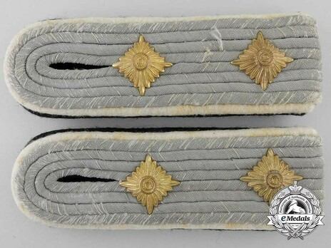 Waffen-SS Infantry Hauptsturmführer Shoulder Boards Obverse