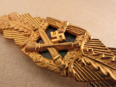 Close Combat Clasp, in Gold, by C. E. Juncker (in tombac) Detail