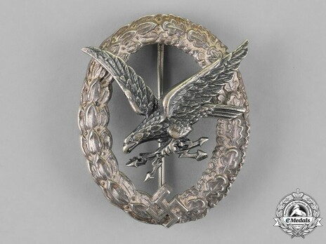 Radio Operator & Air Gunner Badge, by Assmann (in nickel silver) Obverse