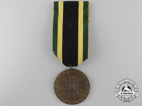War Merit Decoration, II Class Medal (in bronze) Obverse