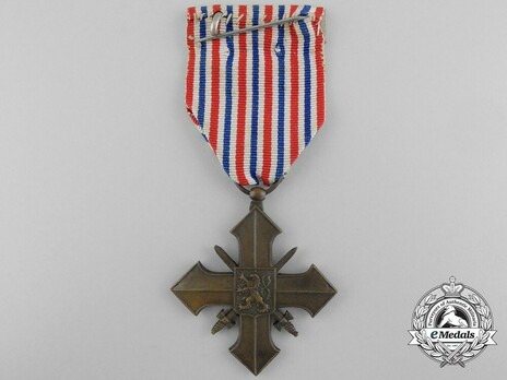 Czecholovak War Cross, 1939-1945 (with ring suspension)