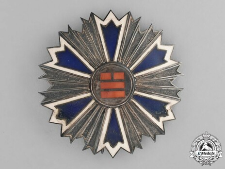 Order of the Eight Trigrams, II Class Breast Star Obverse