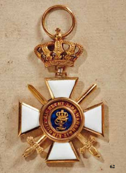 House Order of Duke Peter Friedrich Ludwig, Military Division, I Class Knight (in gold) Obverse