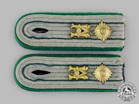 German Army Administrative Oberleutnant Shoulder Boards Obverse