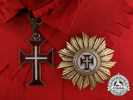 Grand Cross Breast Star Details