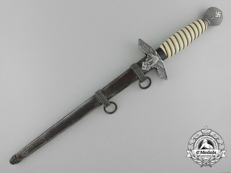 Luftwaffe P. D. Lüneschloss-made 2nd pattern Dagger Obverse in Scabbard