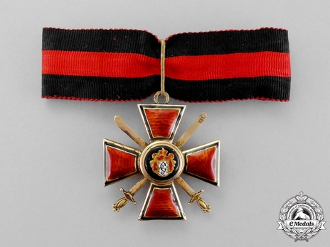 II Class Badge (in gold, with swords) 