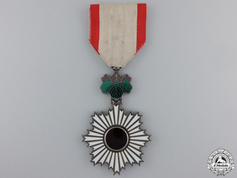 Order of the Rising Sun, V Class Obverse