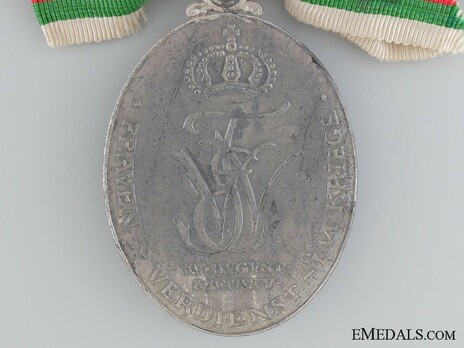 War Merit Honour Medal for Women Reverse