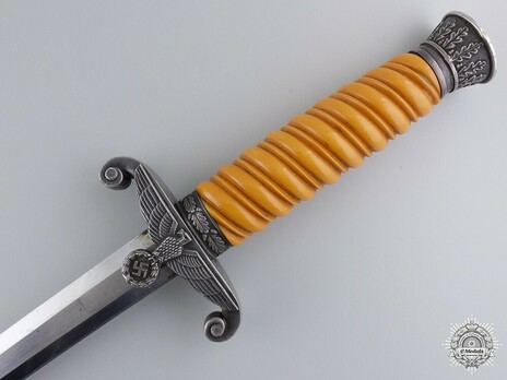 German Army Max Weyersberg-made Officer’s Dagger Obverse Grip Detail