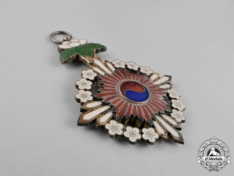 Order of the Plum Blossoms, I Class Grand Cordon Badge Reverse