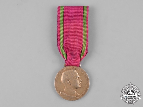 Saxe-Ernestine House Order Medals of Merit, Type IV, Civil Division, in Gold (in silver gilt) Obverse