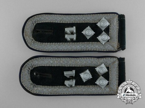 German Army Medical Stabsfeldwebel 2nd Pattern Shoulder Boards Obverse