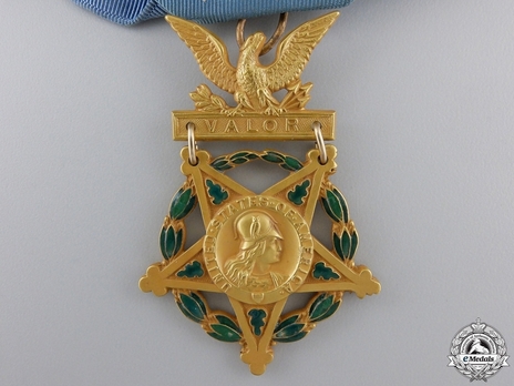 Decoration (with gold, 1963-) Obverse