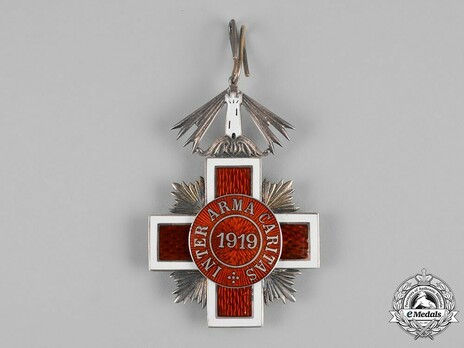 Order of the Estonian Red Cross, II Class Cross Reverse