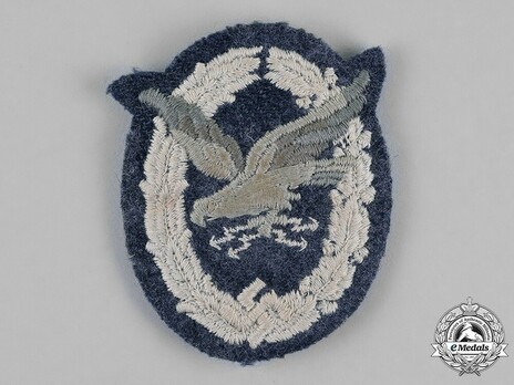 Radio Operator & Air Gunner Badge, in Cloth Obverse