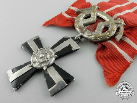 Order of the Cross of Liberty, IV Class Cross, Military Division (1941) Obverse