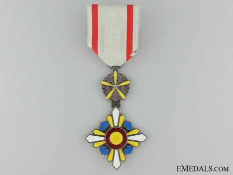 Order of the Auspicious Clouds, VI Class Obverse